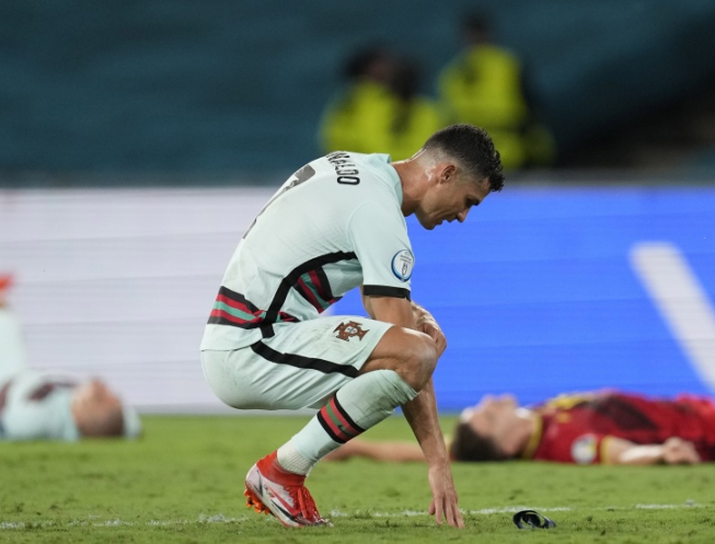  罗伊斯里程碑夜，队长袖标见证传奇延续  