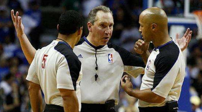  尼斯主帅赛后炮轰 VAR判罚引发争议  