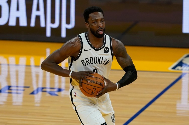  那不勒斯门将超低级失误，赛后公开致歉队友  